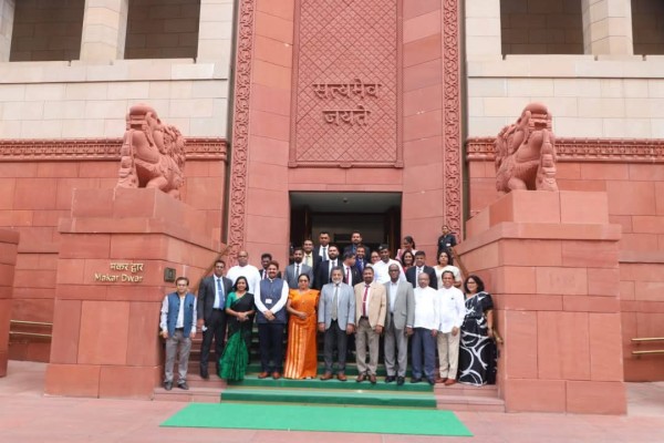 இந்தியா சென்ற இலங்கை நாடாளுமன்ற குழுவினர் முக்கிய கலந்துரையாடலில்! 